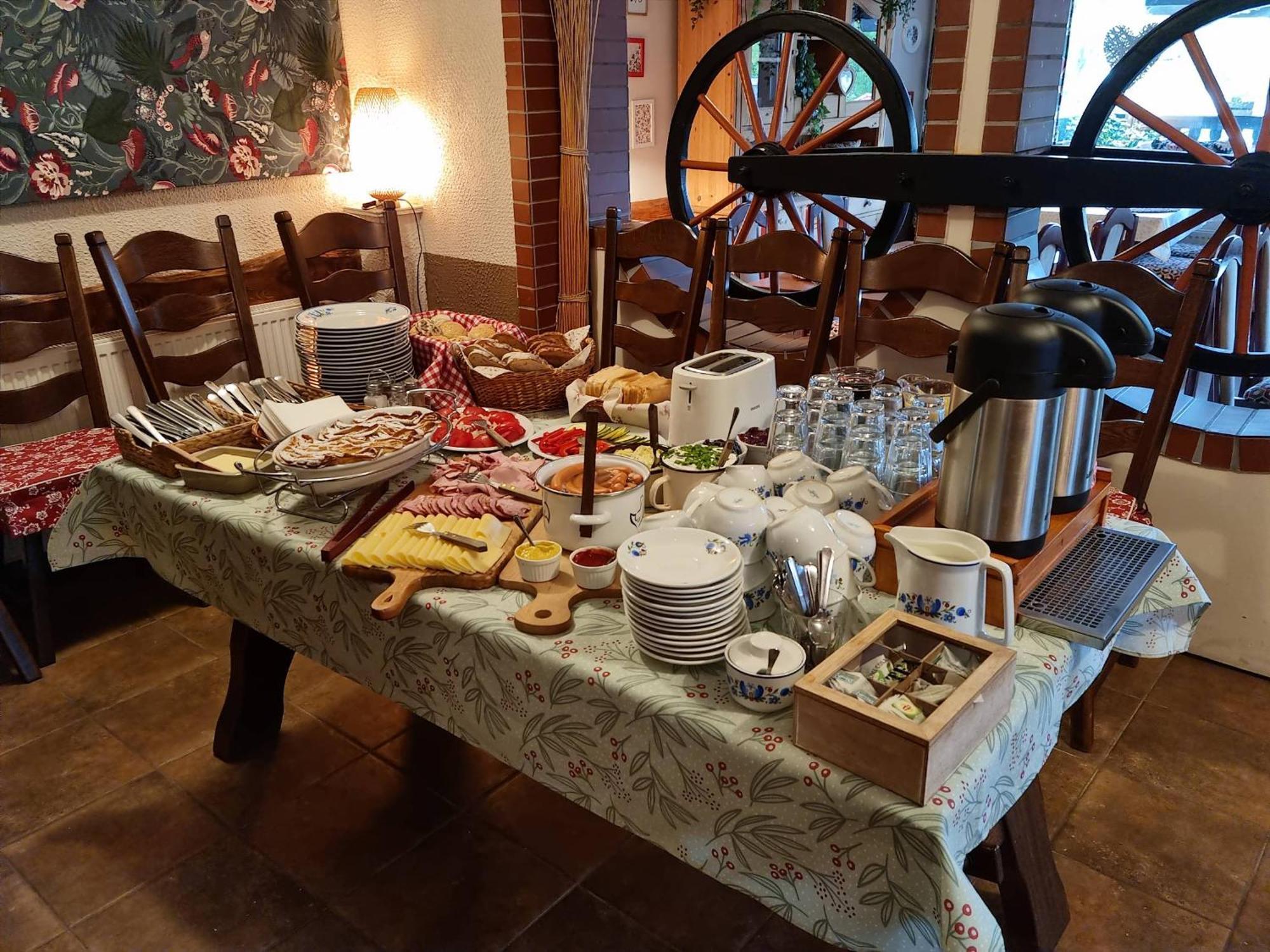 Gosciniec Skolimowka Restauracja I Pokoje Ze Sniadaniem Na Kaszubach Chmielno Extérieur photo